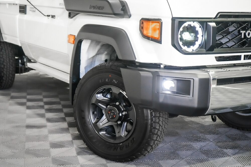 Toyota Landcruiser image 2