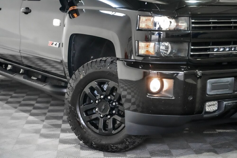 Chevrolet Silverado image 2