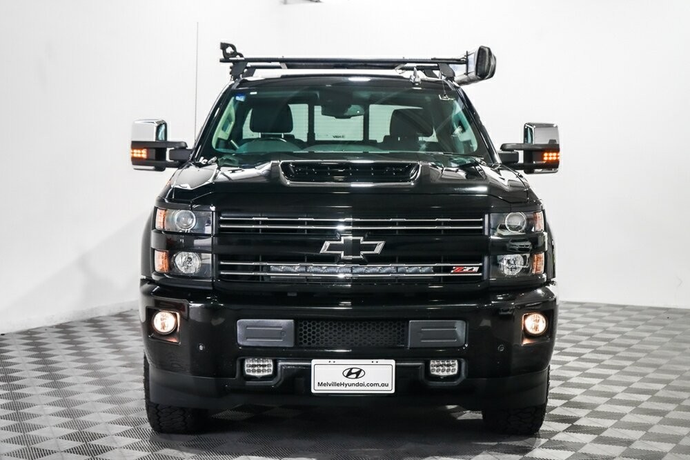Chevrolet Silverado image 3