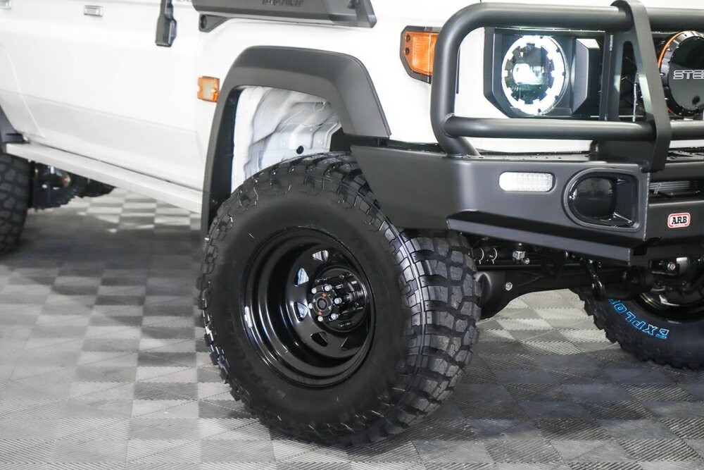 Toyota Landcruiser image 2