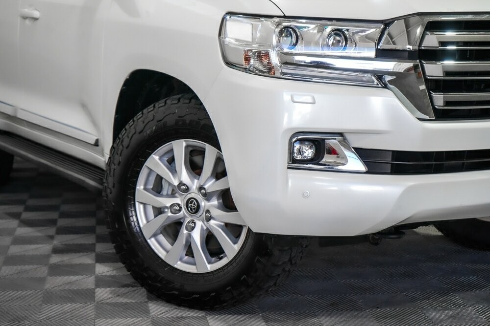 Toyota Landcruiser image 2