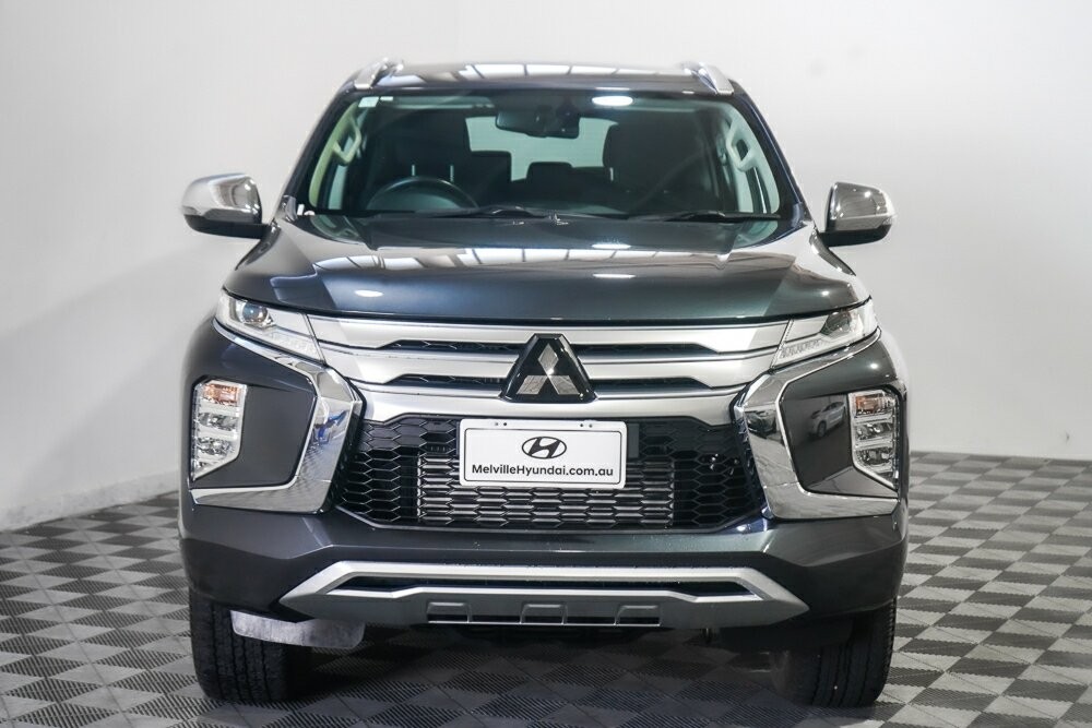 Mitsubishi Pajero Sport image 3