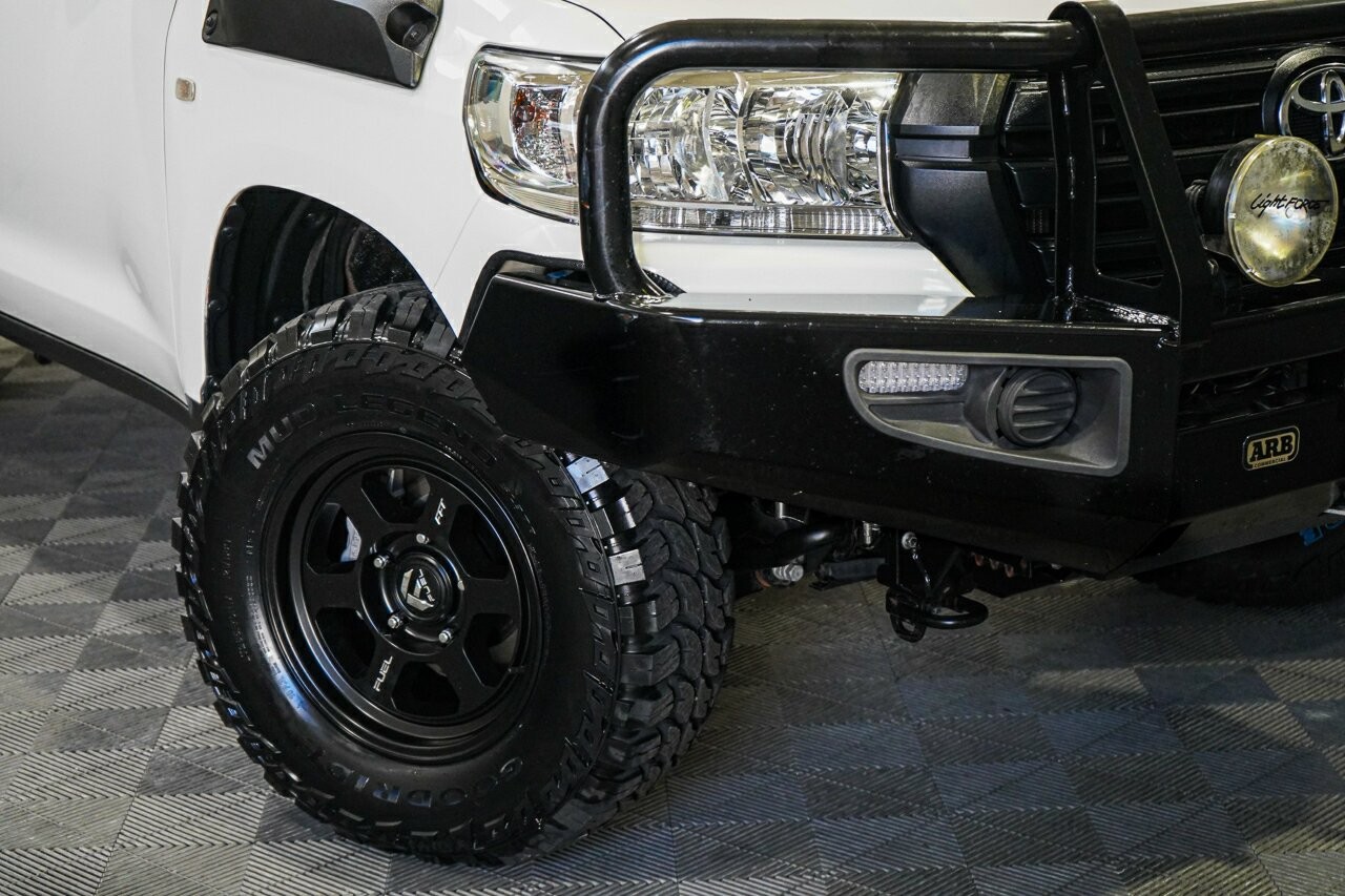 Toyota Landcruiser image 2