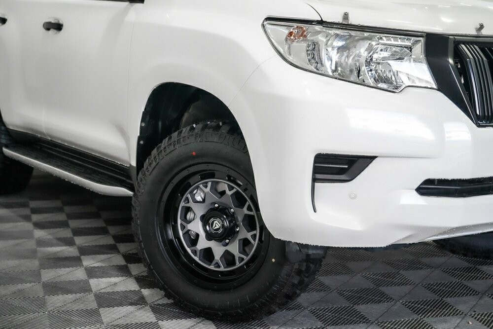 Toyota Landcruiser Prado image 2