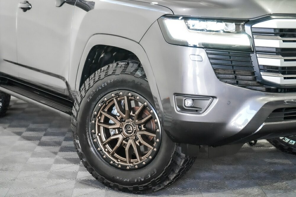 Toyota Landcruiser image 2