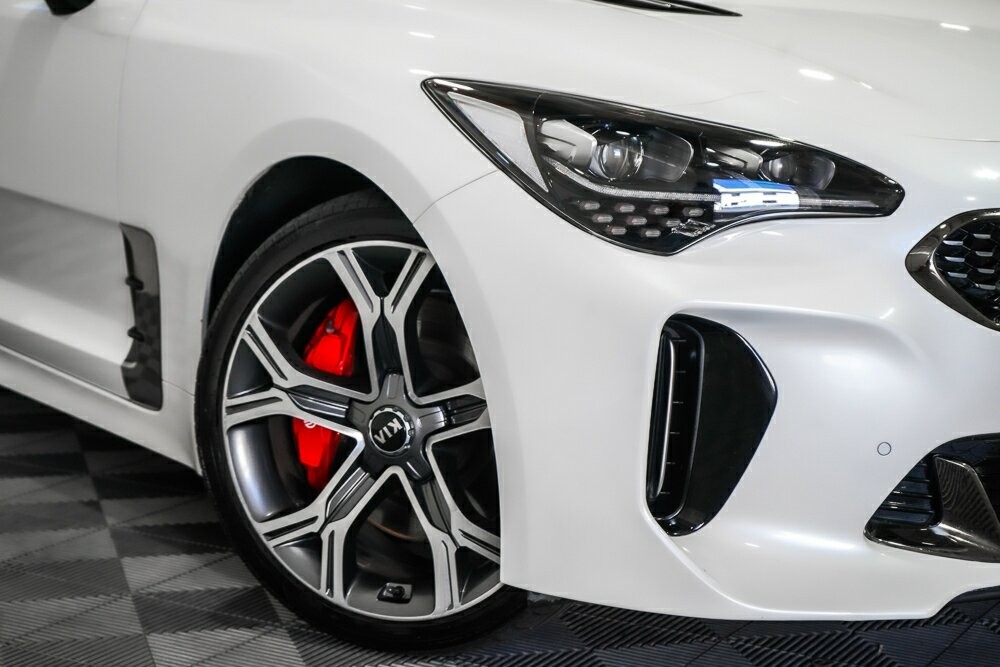 Kia Stinger image 2