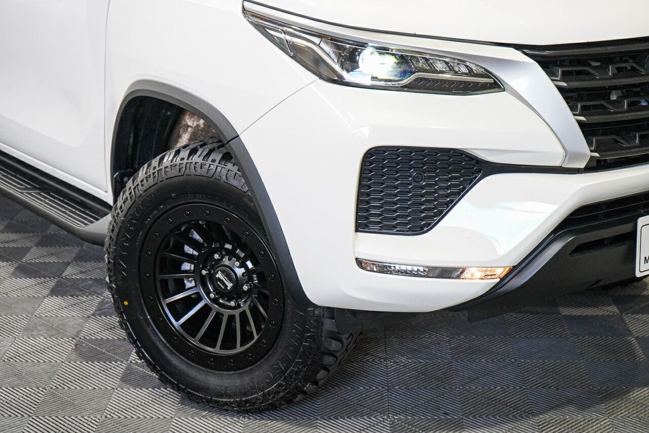 Toyota Fortuner image 2