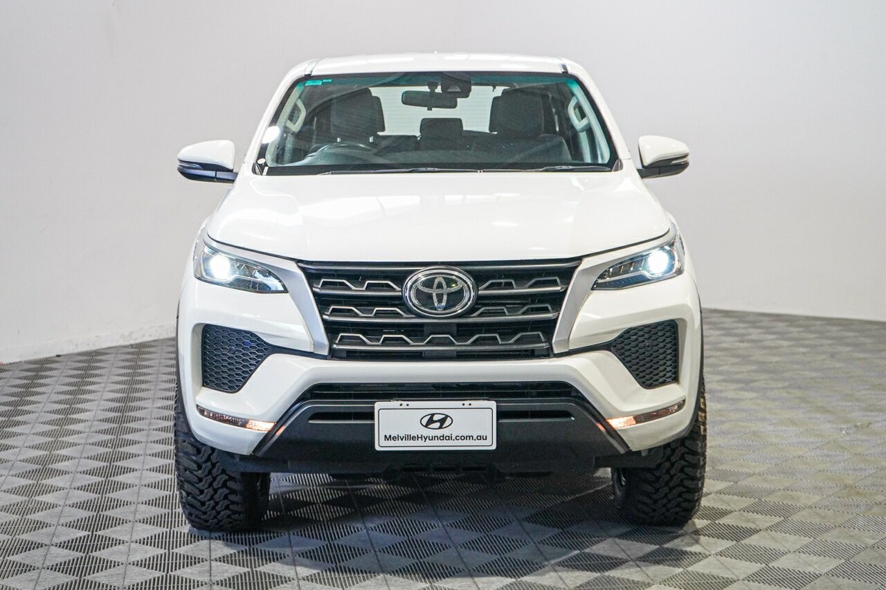 Toyota Fortuner image 3