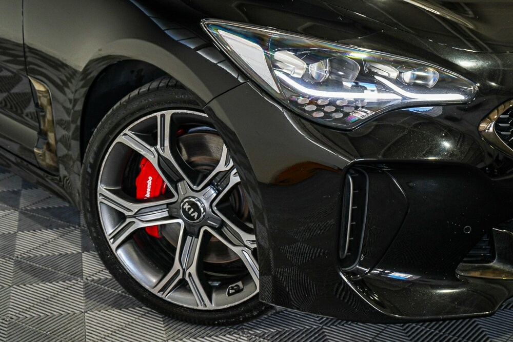 Kia Stinger image 2