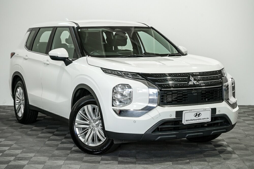 Mitsubishi Outlander image 1