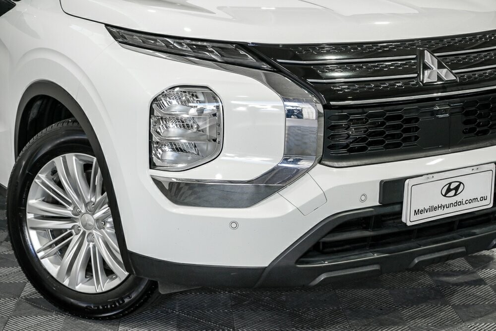 Mitsubishi Outlander image 2