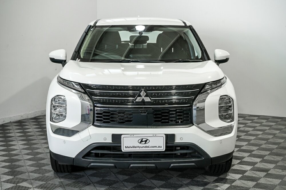 Mitsubishi Outlander image 3