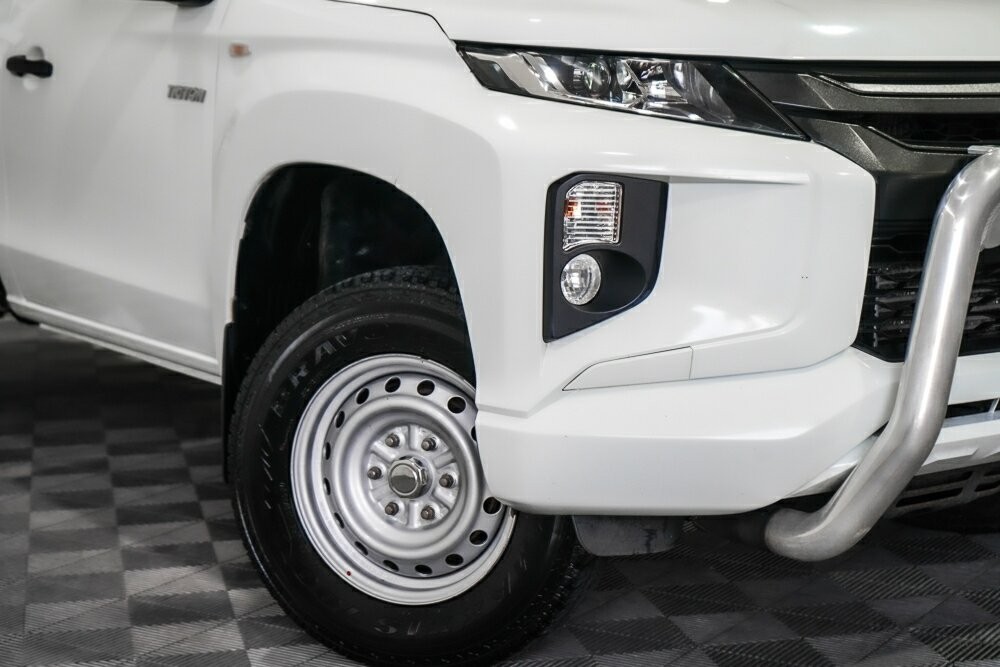 Mitsubishi Triton image 2