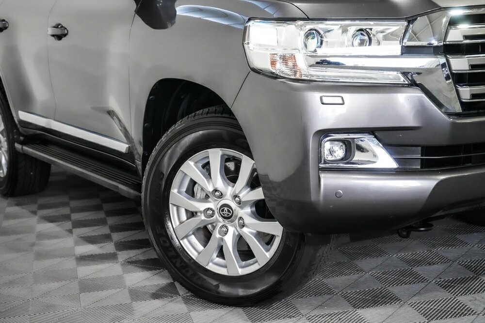 Toyota Landcruiser image 2
