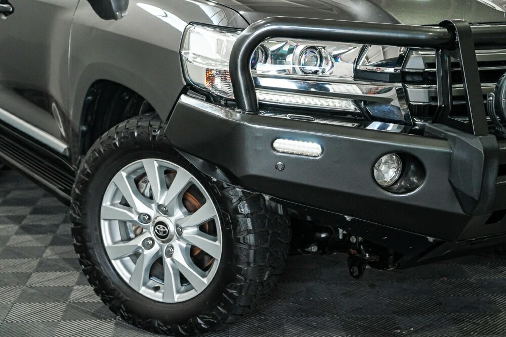 Toyota Landcruiser image 2