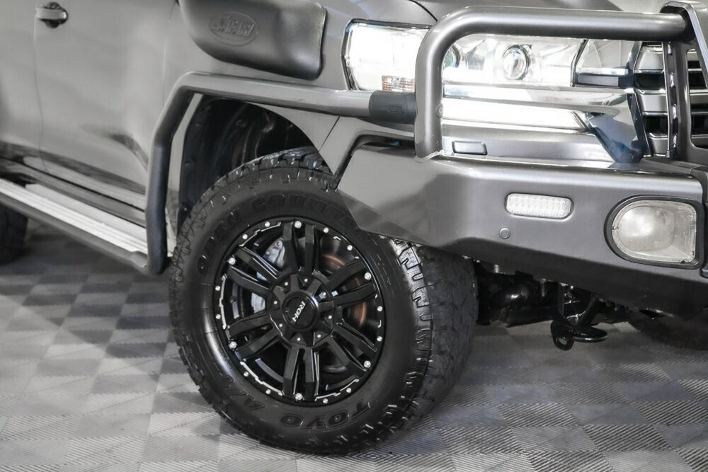 Toyota Landcruiser image 2