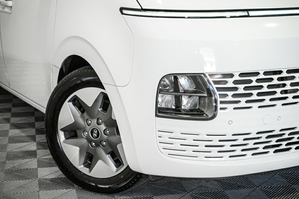 Hyundai Staria image 2