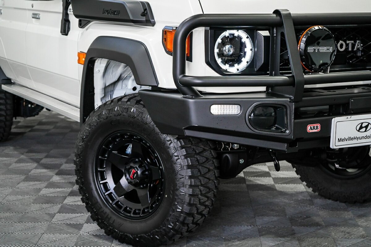 Toyota Landcruiser image 2