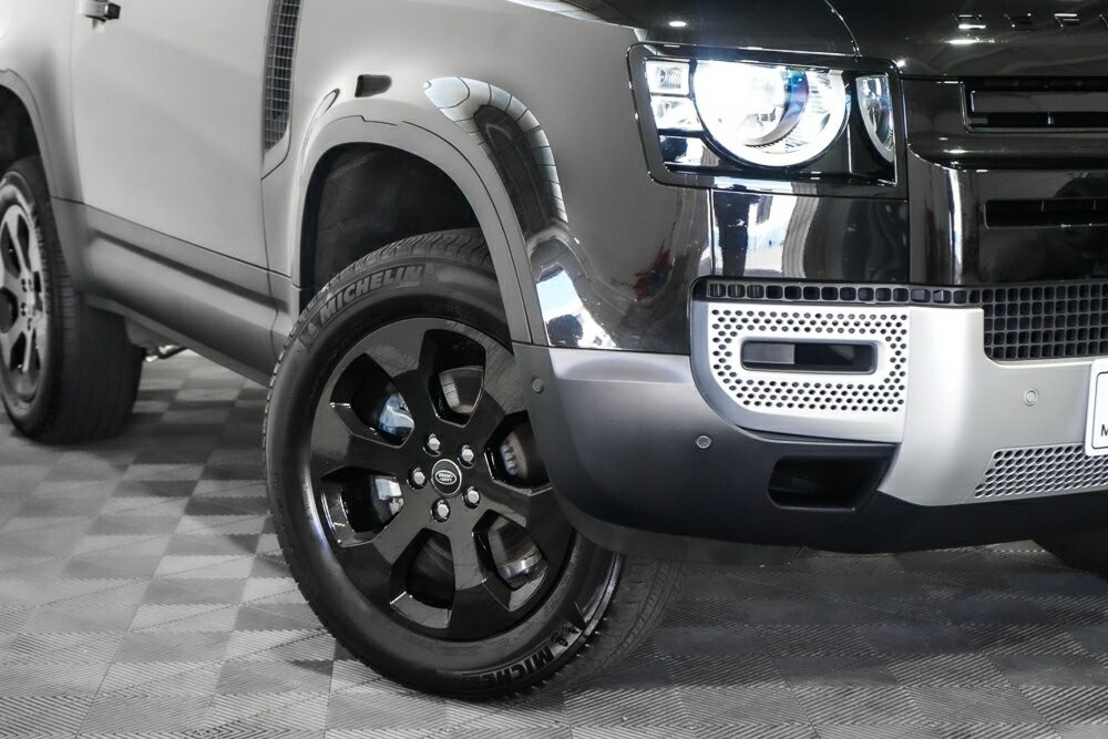 Land Rover Defender image 2