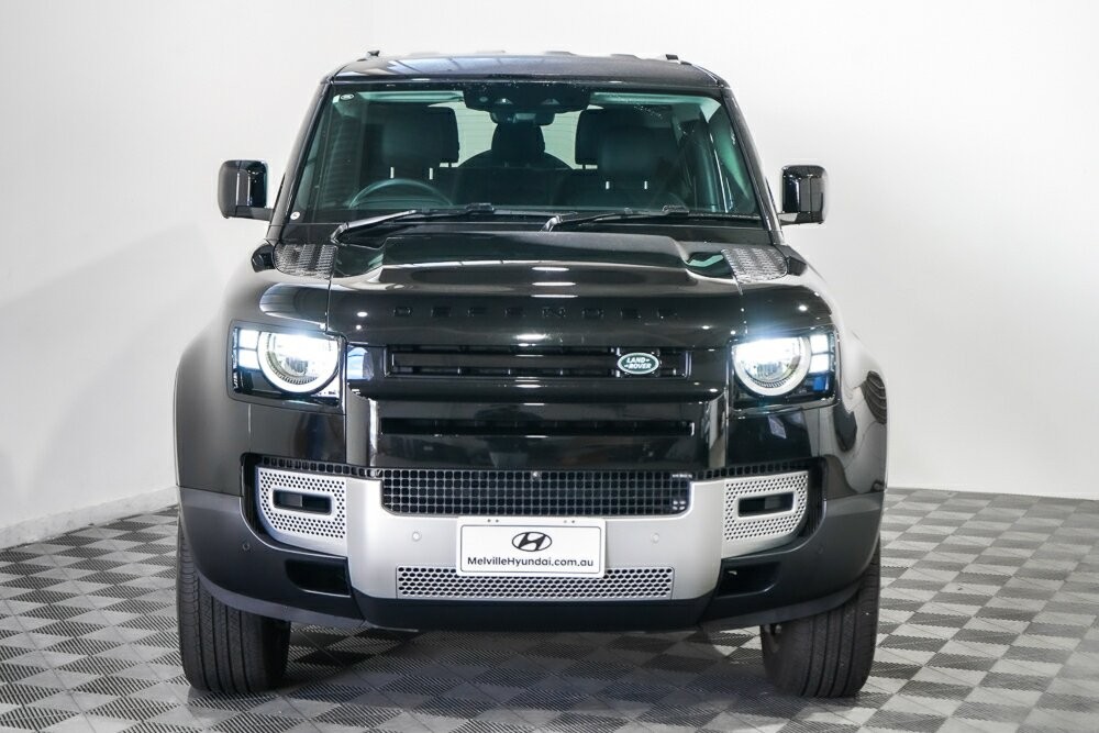 Land Rover Defender image 3
