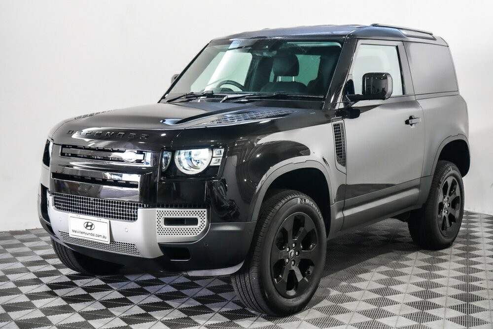 Land Rover Defender image 4