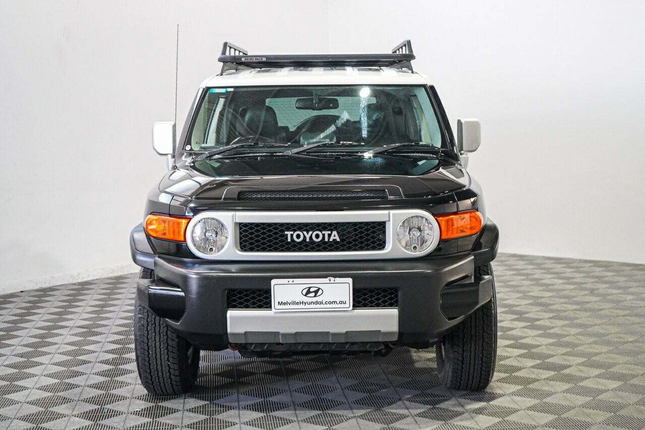 Toyota Fj Cruiser image 3
