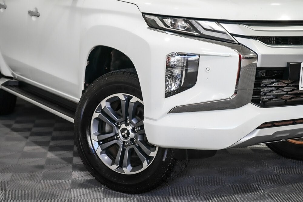 Mitsubishi Triton image 2