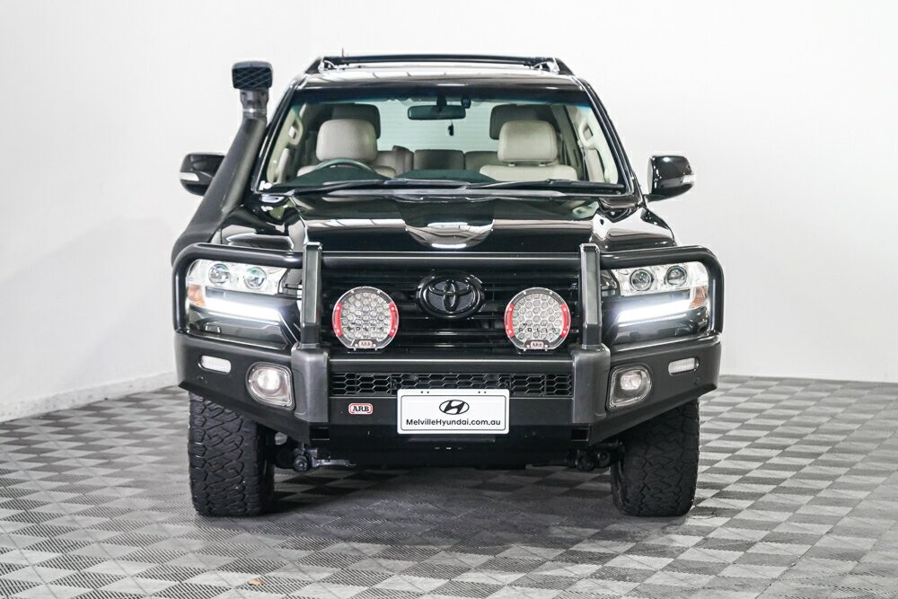 Toyota Landcruiser image 2
