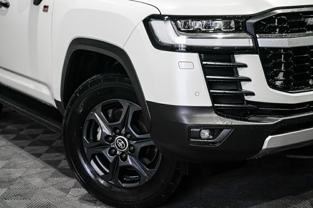 Toyota Landcruiser image 2
