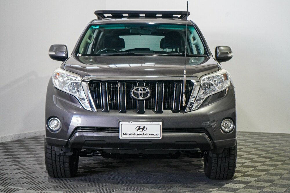 Toyota Landcruiser Prado image 3