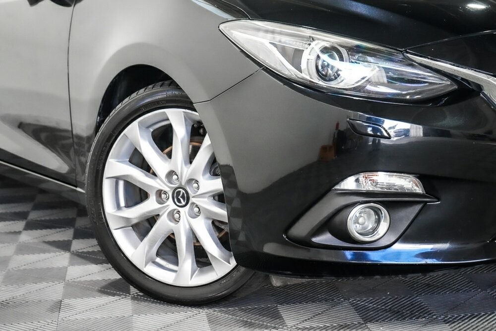 Mazda 3 image 2