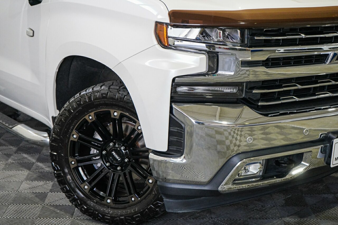 Chevrolet Silverado image 2