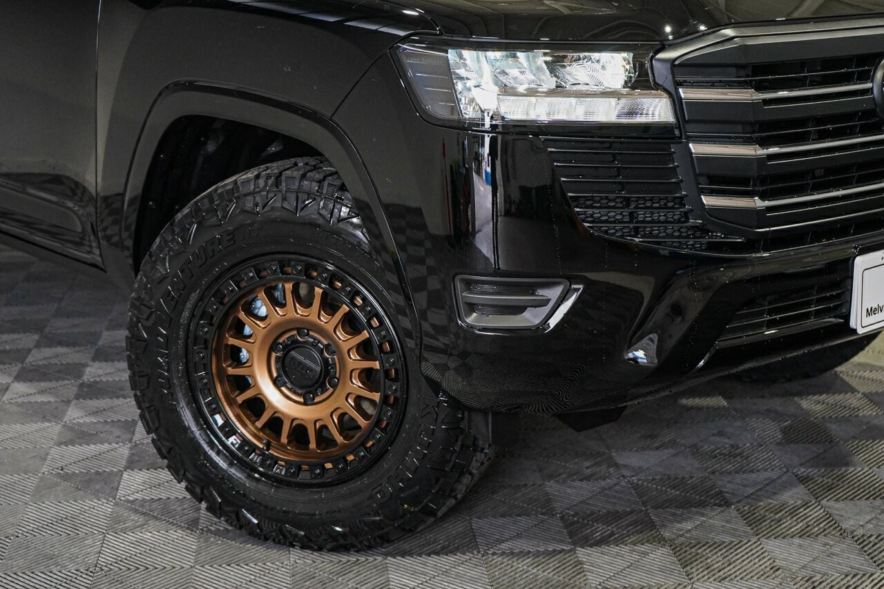 Toyota Landcruiser image 2
