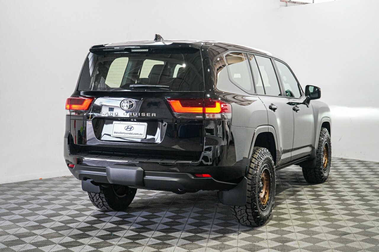 Toyota Landcruiser image 4