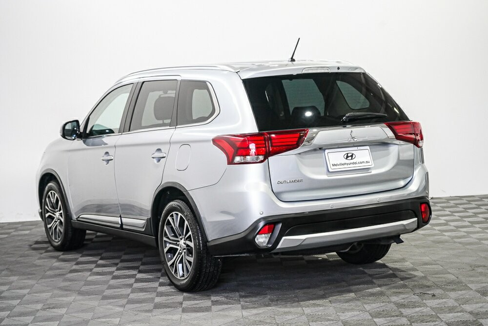 Mitsubishi Outlander image 4