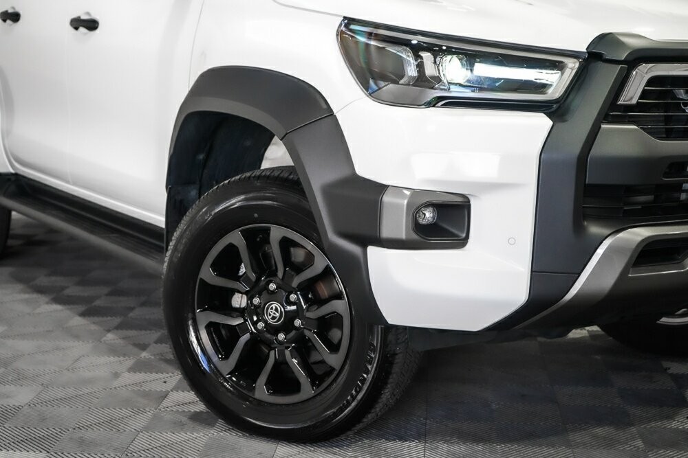 Toyota Hilux image 2