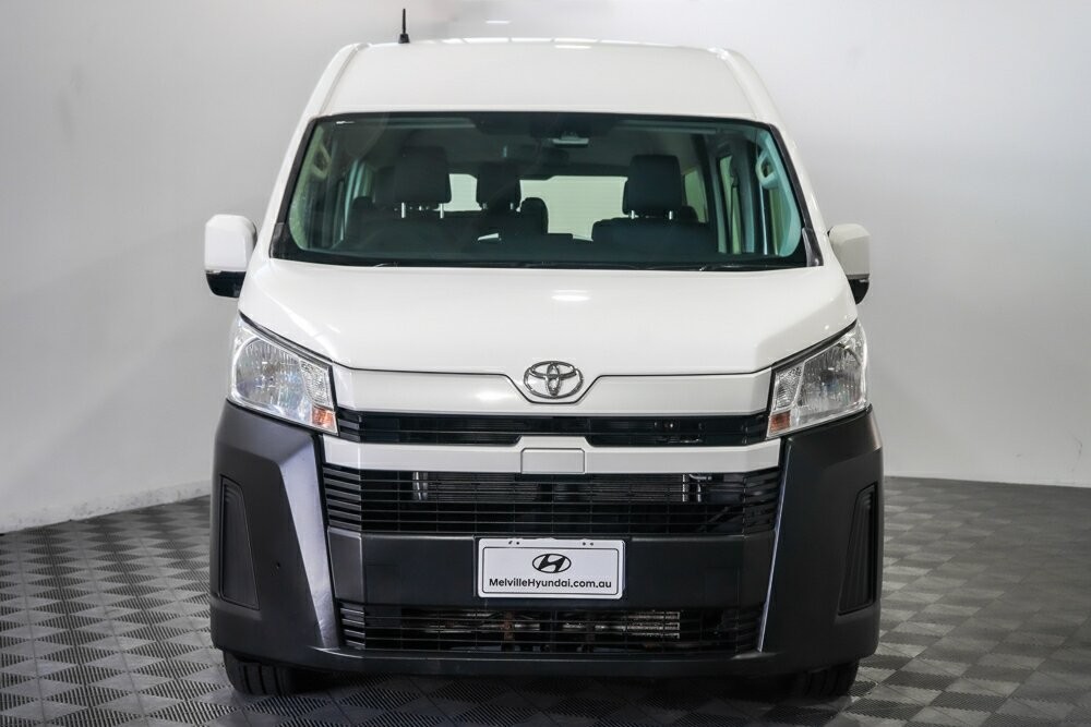 Toyota Hiace image 3