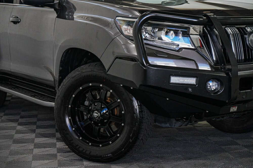Toyota Landcruiser Prado image 2