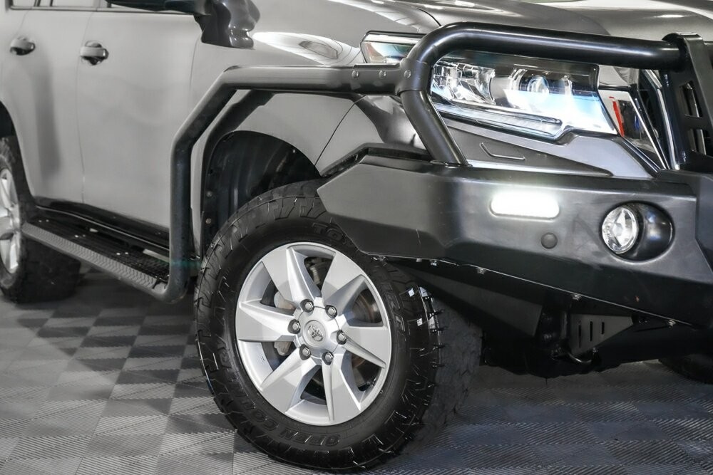 Toyota Landcruiser Prado image 2