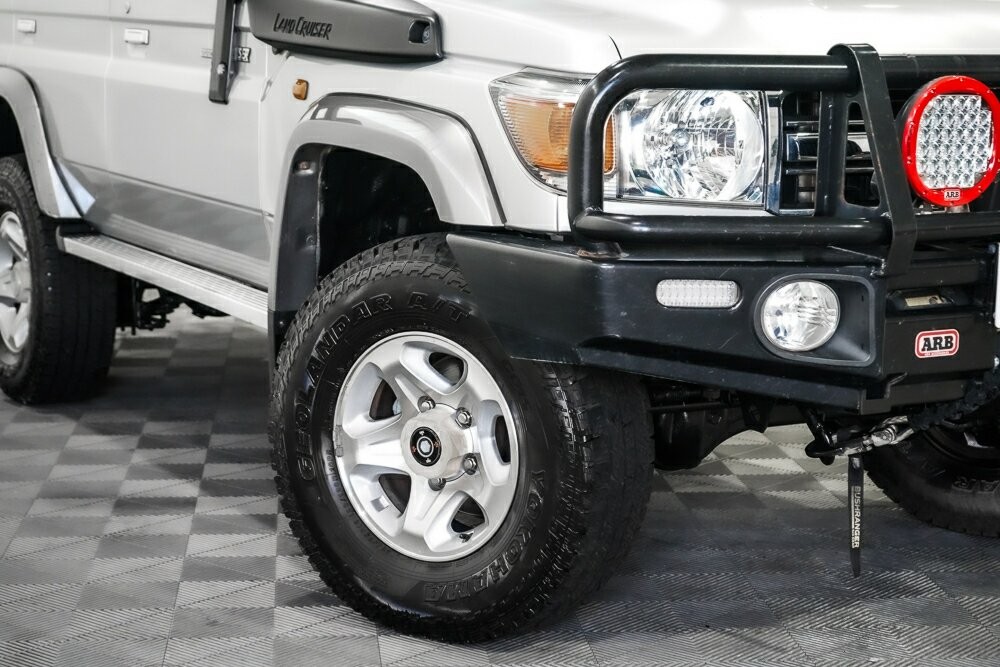 Toyota Landcruiser image 2