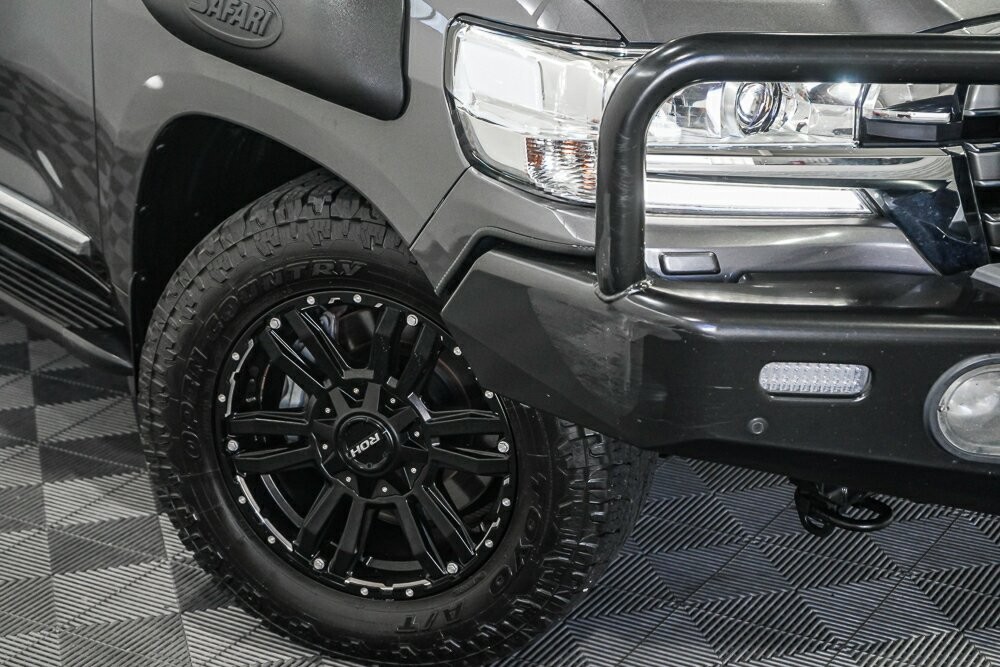Toyota Landcruiser image 2