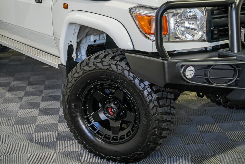 Toyota Landcruiser image 2