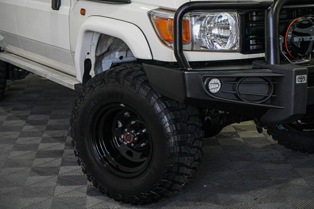 Toyota Landcruiser image 2