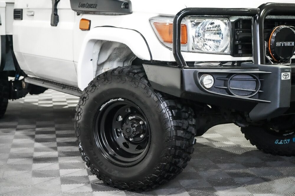 Toyota Landcruiser image 2