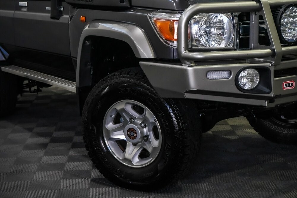 Toyota Landcruiser image 2