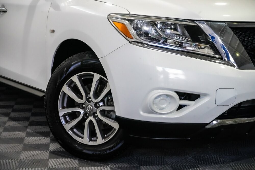 Nissan Pathfinder image 2