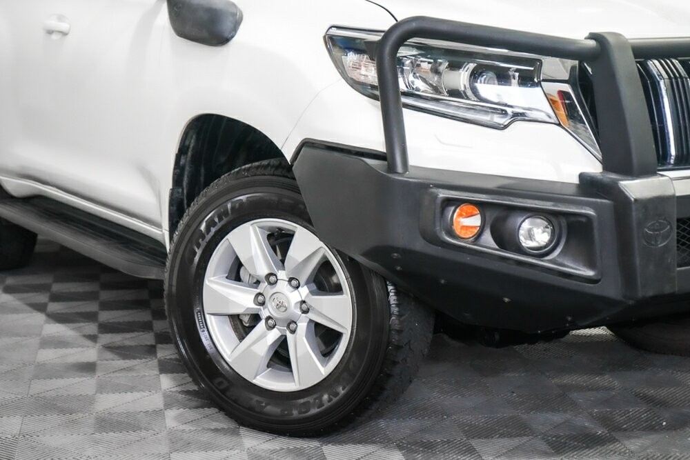 Toyota Landcruiser Prado image 2