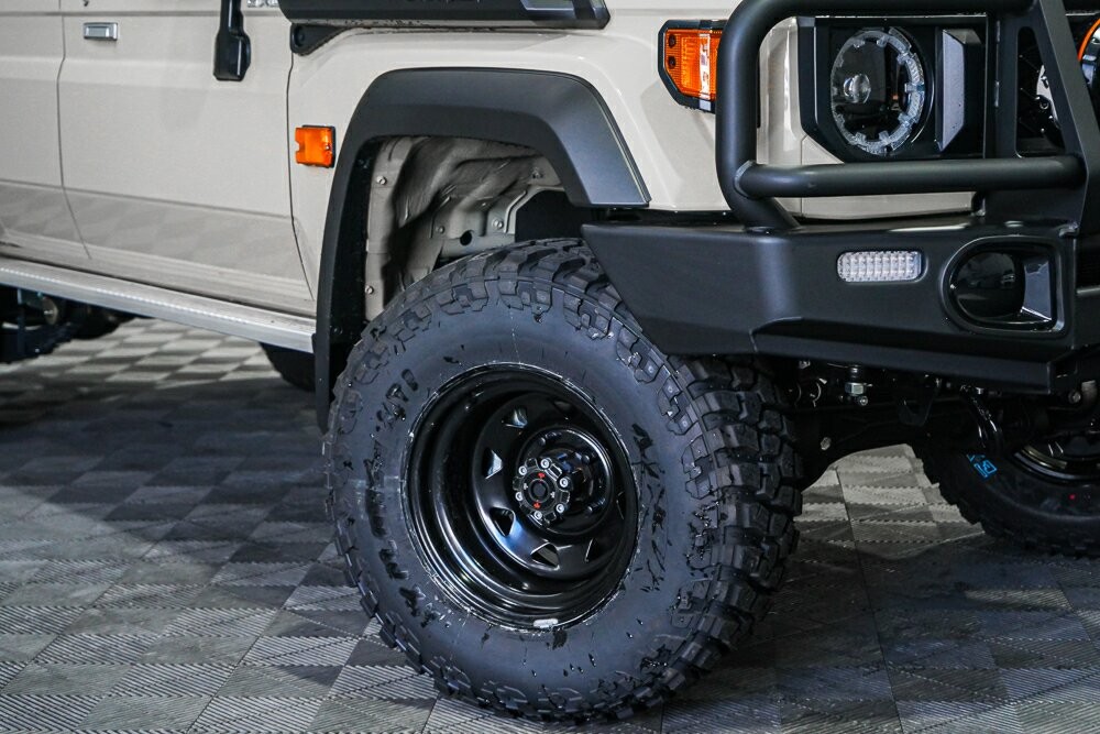 Toyota Landcruiser image 2