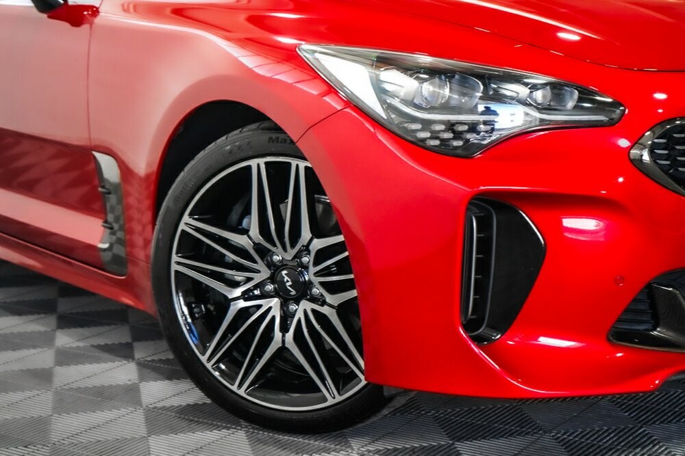 Kia Stinger image 2