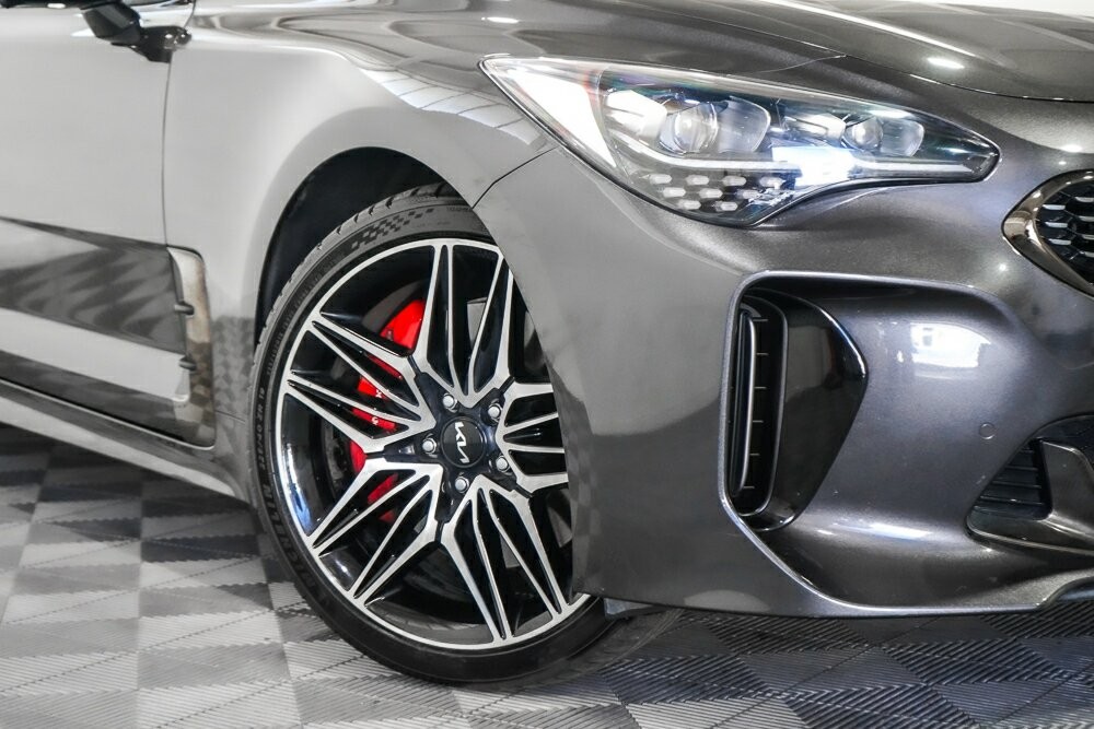 Kia Stinger image 2